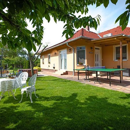 Вілла Sunny Garden Pihenohaz Шіофок Екстер'єр фото