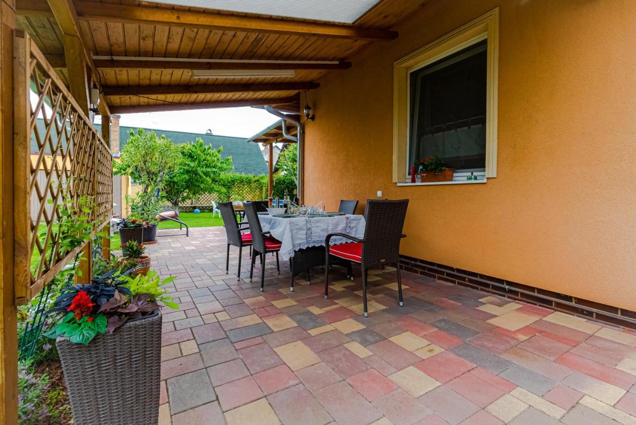 Вілла Sunny Garden Pihenohaz Шіофок Екстер'єр фото