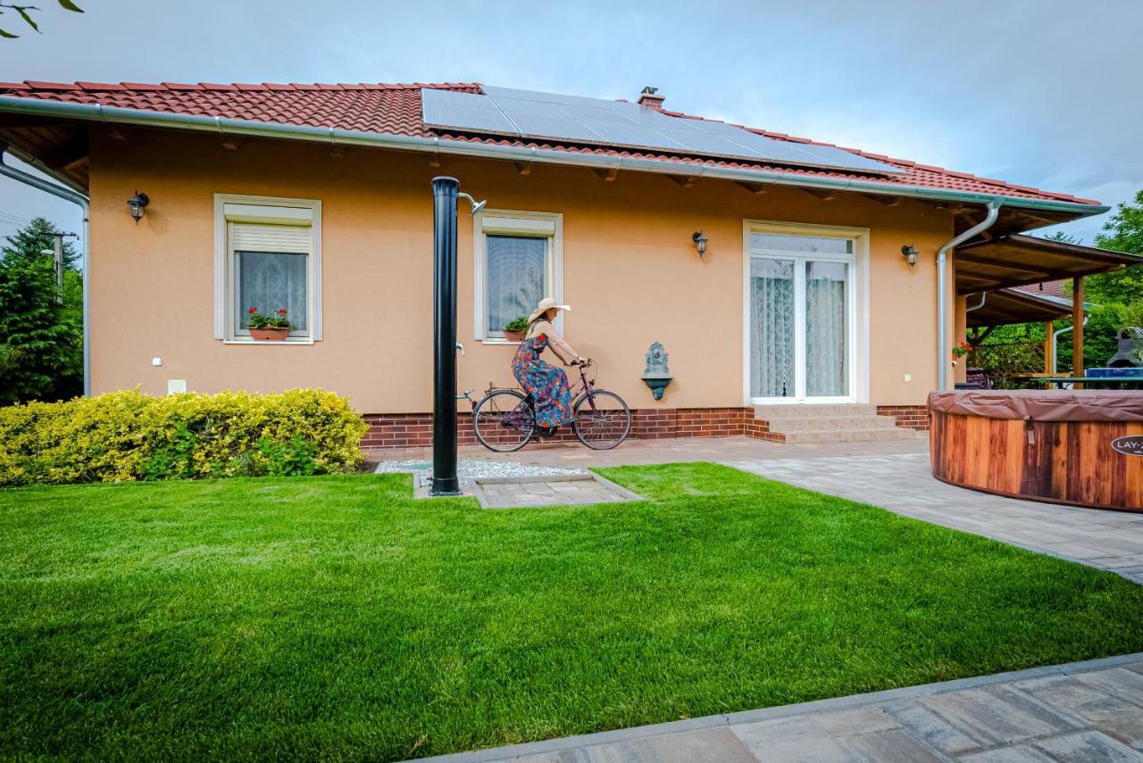 Вілла Sunny Garden Pihenohaz Шіофок Екстер'єр фото